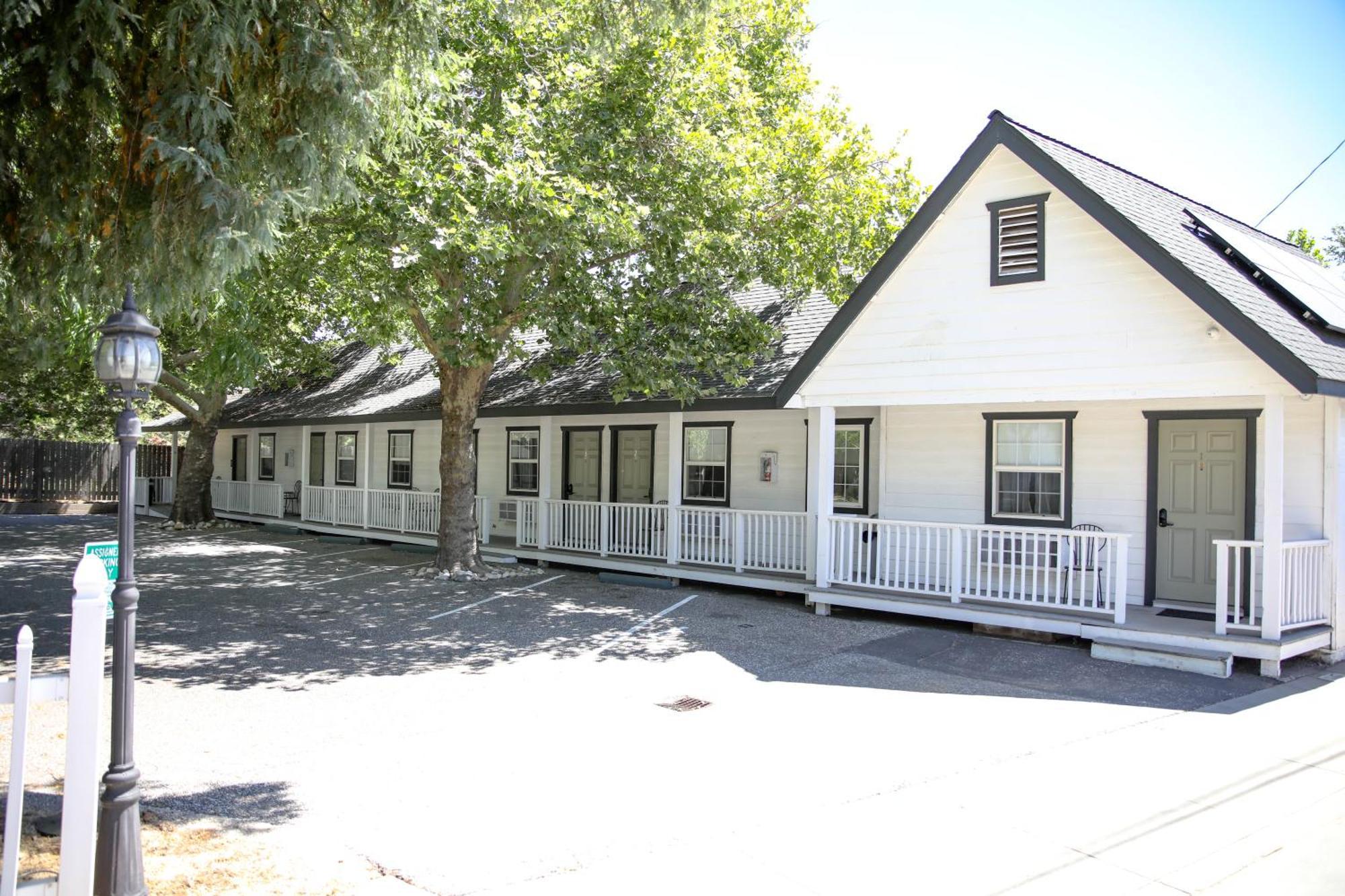 Sierra Mountain Inn グラスバレー エクステリア 写真