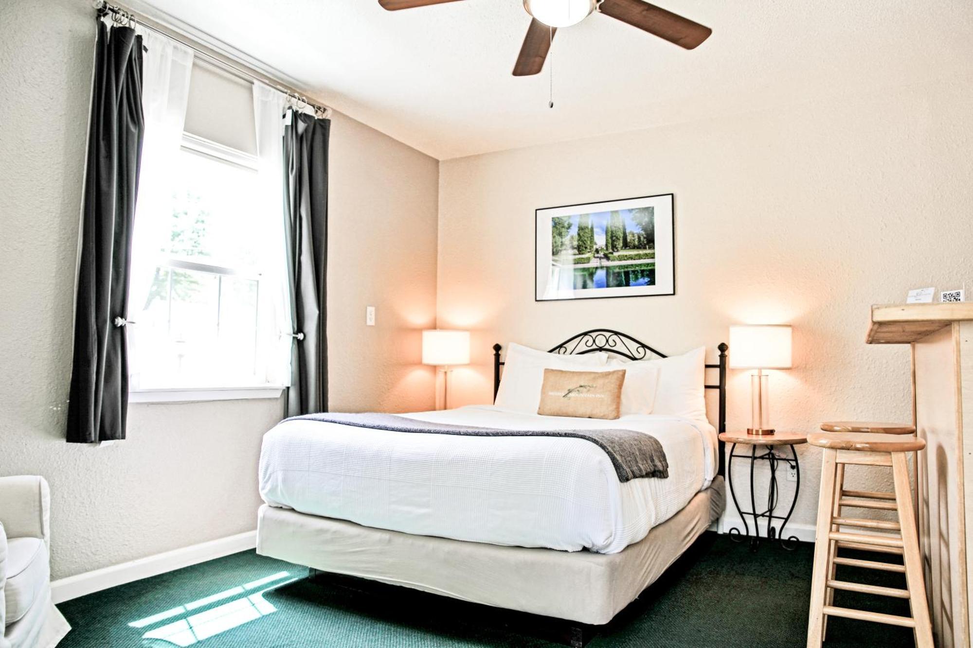 Sierra Mountain Inn グラスバレー エクステリア 写真