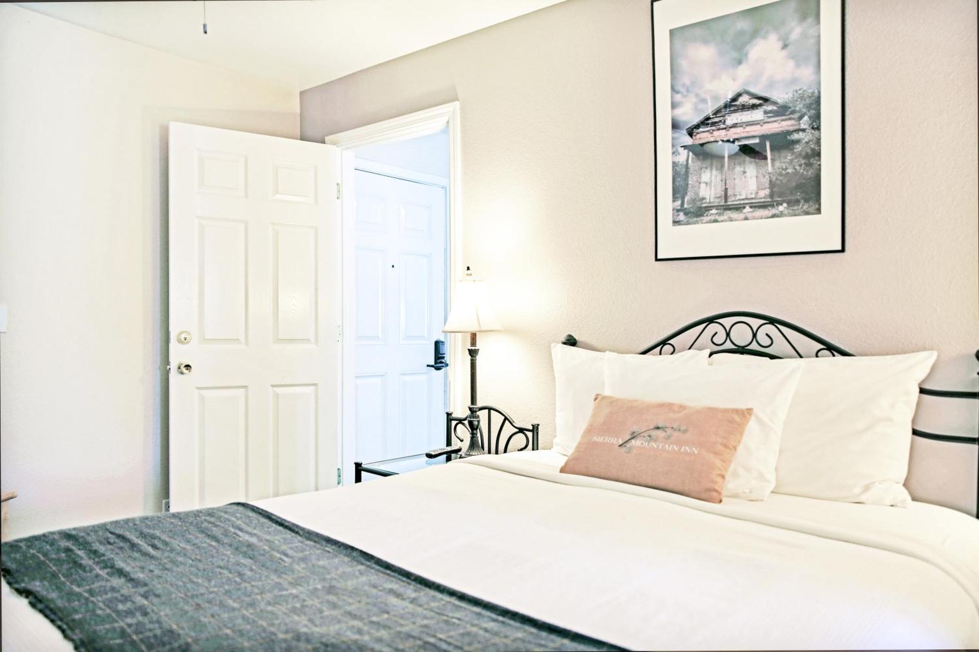 Sierra Mountain Inn グラスバレー エクステリア 写真